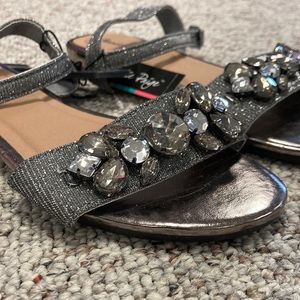 Charlie Paige pewter charcoal silver sandals with rhinestone